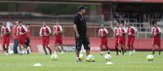 Diretoria busca centroavante para fechar pacotão do primeiro semestre