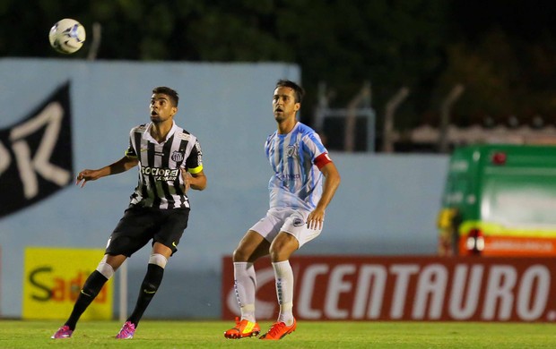 Zagueiro Dirceu em Londrina x Santos pela Copa do Brasil (Foto: Célio Messias/VIPCOMM )