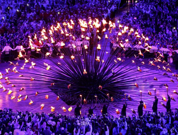 Pira Olímpica abertura olimpíadas londres 2012 (Foto: Reuters)