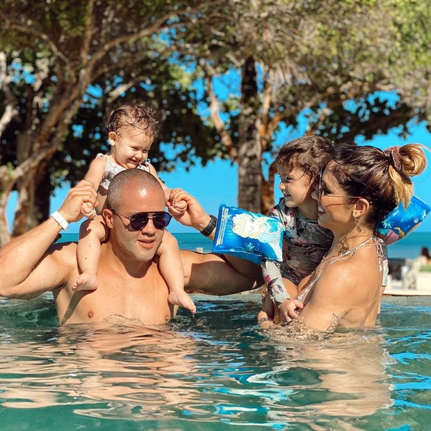 Bella Falconi curte férias em família na Bahia (Foto: Reprodução/Instagram)
