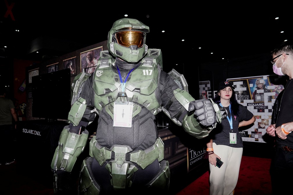 Cosplay de Master Chief, do jogo 'Halo', na Comic-Con San Diego — Foto: Reuters/Bing Guan