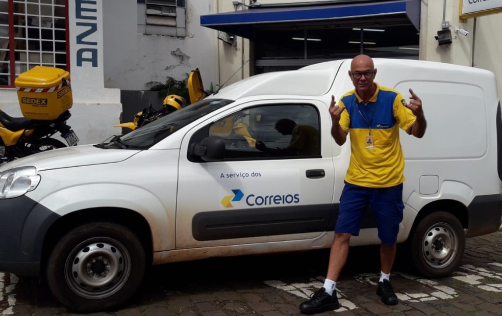 Vídeo de carteiro pulando amarelinha em Piraju (SP) viralizou na Web  — Foto: Luiz Ribeiro/ Arquivo Pessoal