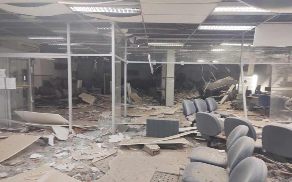 Agência do Banco do Brasil ficou destruída após ataque com explosivos em Conceição do Almeida — Foto: Reprodução/Redes Sociais