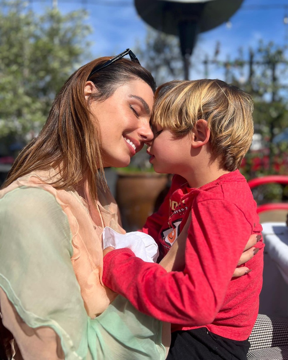 Isis Valverde e filho &mdash; Foto: Reprodu&ccedil;&atilde;o do Instagram