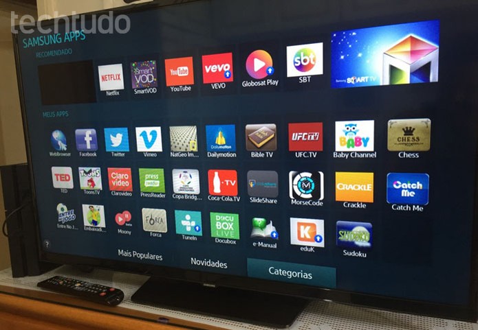 Na página de aplicativos da sua Smart TV da Samsung escolha "Categorias" (Foto: Lucas Mendes/TechTudo)