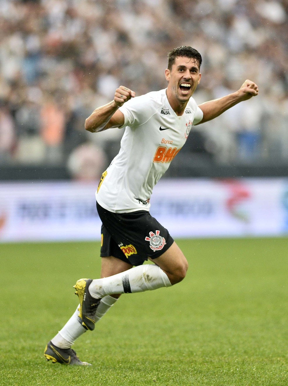 Danilo Avelar pertence ao Torino, da Itália, e está emprestado ao Corinthians até julho — Foto: Marcos Ribolli