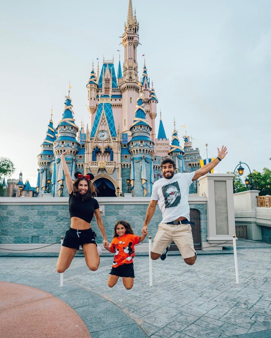 Deborah Secco abre álbum de viagem à Disney com a família (Foto: Reprodução/Instagram)