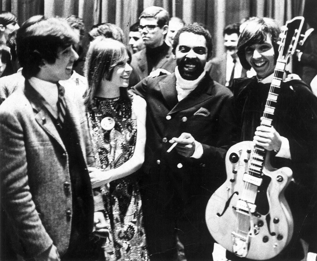 Os Mutantes, grupo formado por Arnaldo Baptista, Rita Lee e Sergio Dias, com Gilberto Gil em foto de março de 1972 — Foto: Acervo Estadão Conteúdo 