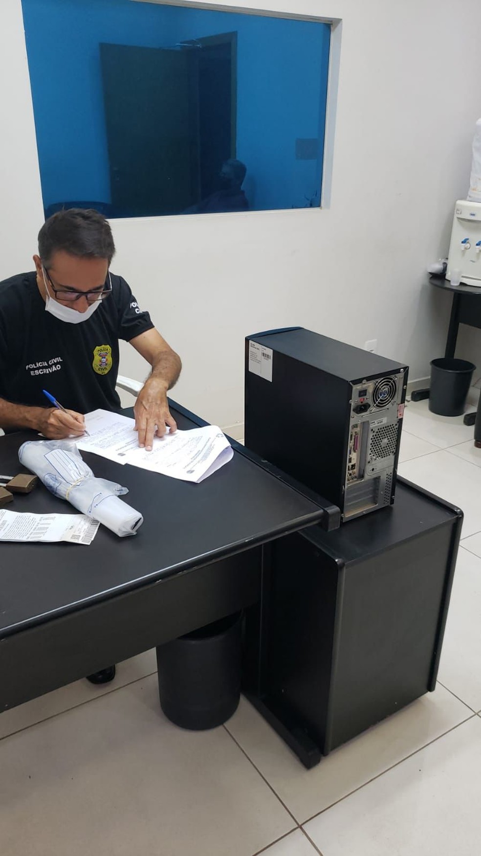 Operação apreende documentos em Cuiabá — Foto: Luiz Gonzaga Neto/TVCA