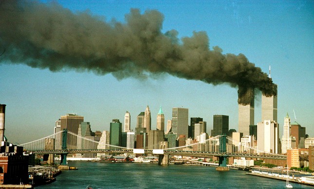 Ataques de 11 de setembro: Nuvem de fumaça nas torres do World Trade Center