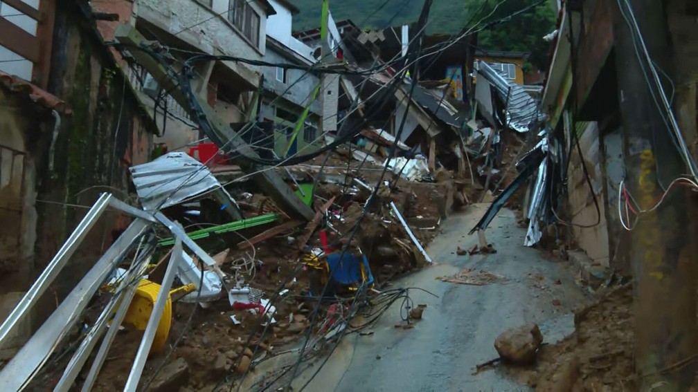 Imagens de destruição causadas pelo temporal em Petrópolis, na Região Serrana do Estado do Rio de Janeiro — Foto: Reprodução/ TV Globo