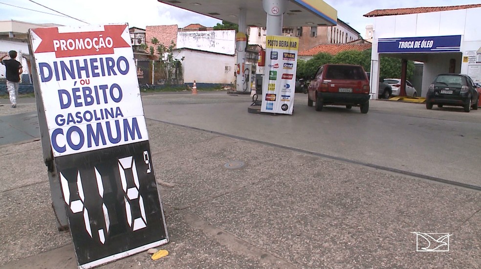 Posto na Avenida Beira-Mar, em São Luís , aumentou o preço da gasolina para R$ 4,18 (Foto: Reprodução/TV Mirante)