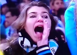 Não sei onde ela está, diz mãe de jovem que ofendeu Aranha na Arena