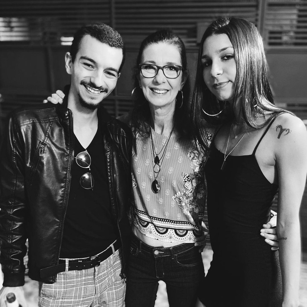 Márcia Manfredini com os filhos Nicolas e Luiza — Foto: Reprodução/Instagram