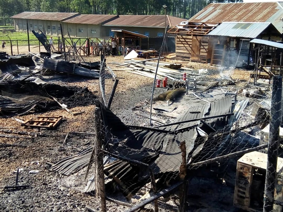 Unidade do MÃ©dicos Sem Fronteira queimada apÃ³s ataque na RepÃºblica DemocrÃ¡tica do Congo â€” Foto: Laurie Bonnaud/MSF/Handout via REUTERS