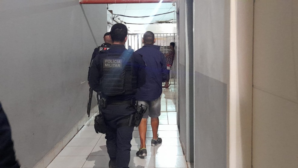 Após encontrar o corpo da vítima dentro do rio Madeira, sargente Castro recebeu voz de prisão e foi levado à Central de Flagrantes — Foto: Wanderson Caldeira/ arquivo 