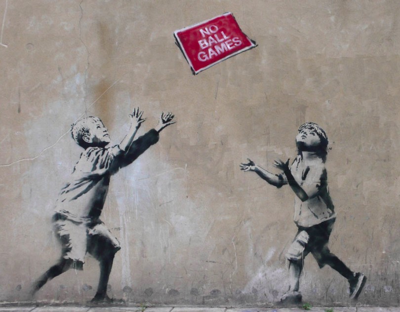 "Proibido brincar de bola", grafitti de Banksy (Foto: Reprodução) "Proibido brincar de bola", grafitti de Banksy (Foto: Reprodução)
