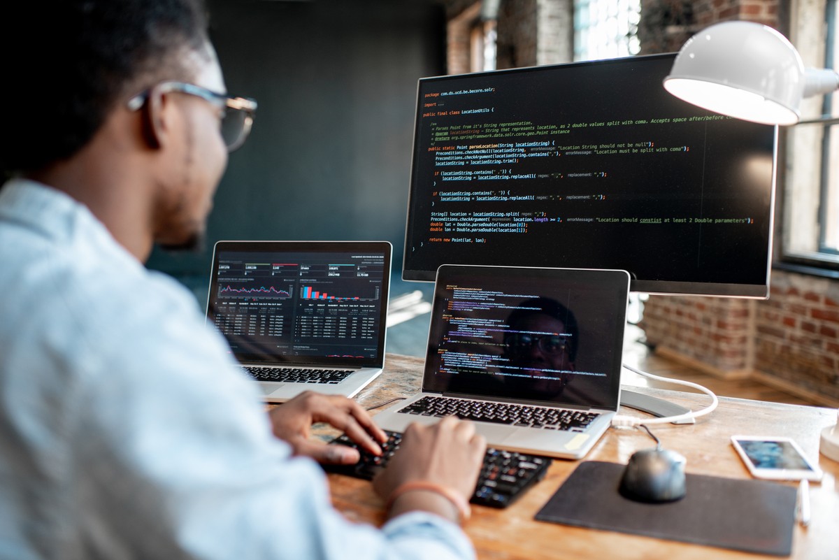 Stone lança curso gratuito de Python para formar futuros programadores para o mercado de fintech