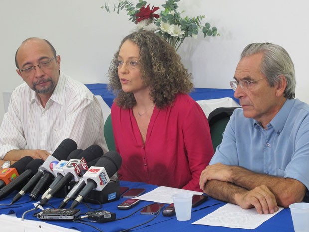 Luciana Genro durante o anúncio da posição que o PSOL adotará na disputa do segundo turno (Foto: Caio Prestes / G1)