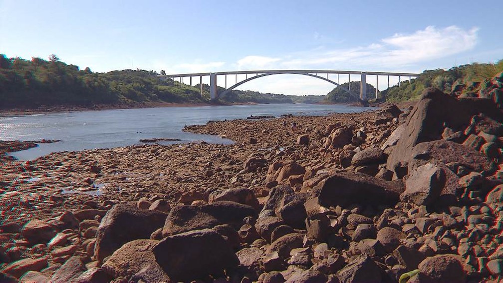 Estiagem transforma paisagem do Rio Paraná, responsável pela ...