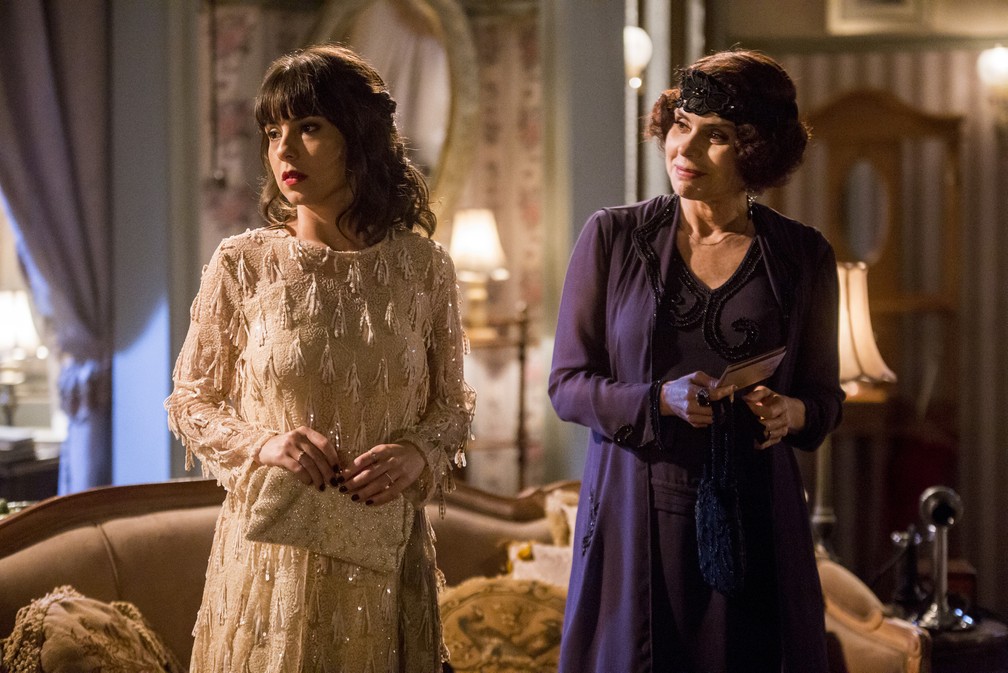 Lucinda (Andreia Horta) e Emília (Françoise Forton) em 'Tempo de amar' — Foto: Globo/Marília Cabral
