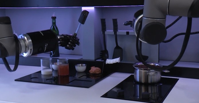Robô que cozinha (Foto: Reprodução/Youtube)