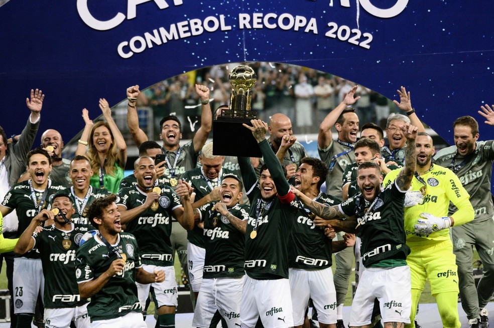 Palmeiras levanta taça da Recopa Sul-Americana — Foto: Marcos Ribolli