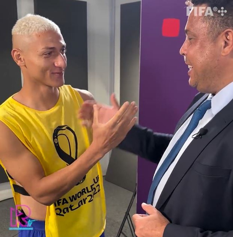 Richarlison se emociona em encontro com Ronaldo — Foto: Reprodução