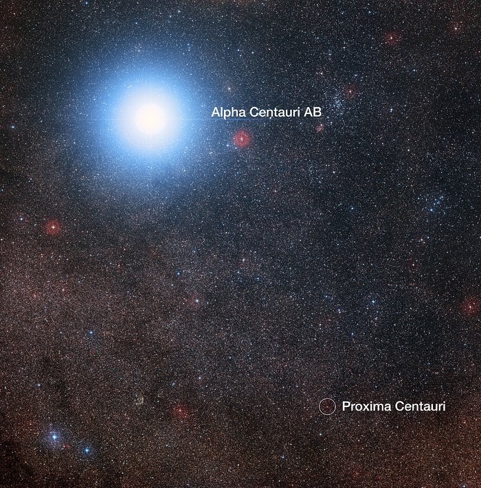 O céu ao redor da estrela brilhante Alpha Centauri AB mostra a estrela anã vermelha Proxima Centauri (Foto: Davide De Martin/Mahdi Zamani)