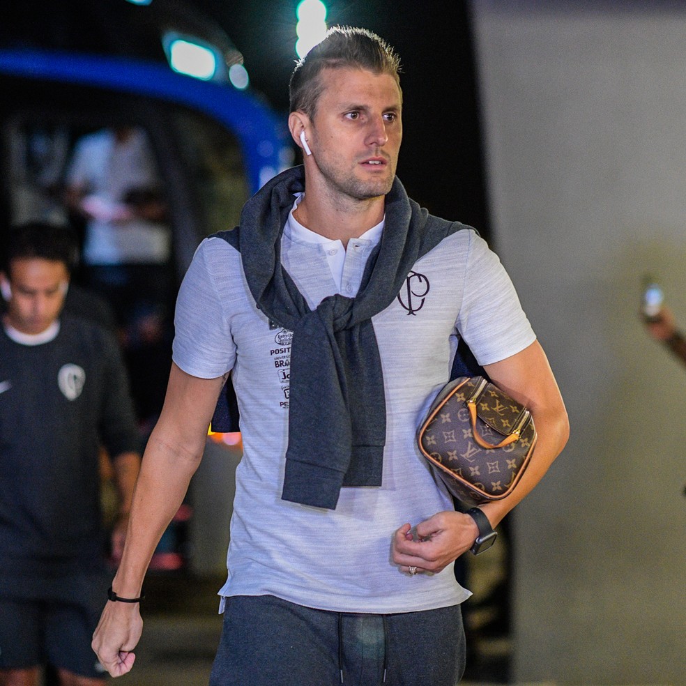 Henrique é liberado e não faz mais parte dos planos do Corinthians