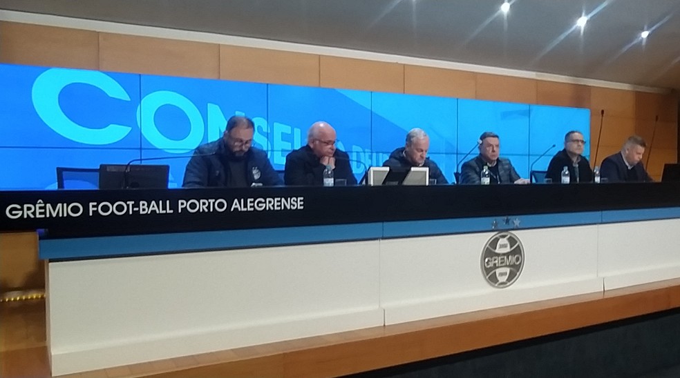 Presidente Romildo Bolzan em reunião do Conselho Deliberativo — Foto: Márcio Neves/Grêmio