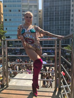 Luisa Sonza na Parada do Orgulho LGBT do Rio (Foto: Divulgação)