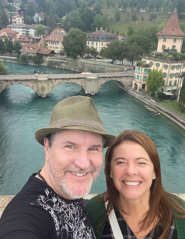 Antonio Calloni e a mulher, a jornalista Ilse Rodrigues, em Berna, na Suíça (Foto: Reprodução/Instagram)