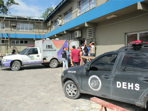 Caso ocorreu neste sábado no Instituto de Identificação da Polícia Civil (Foto: Jamile Alves/G1 AM)
