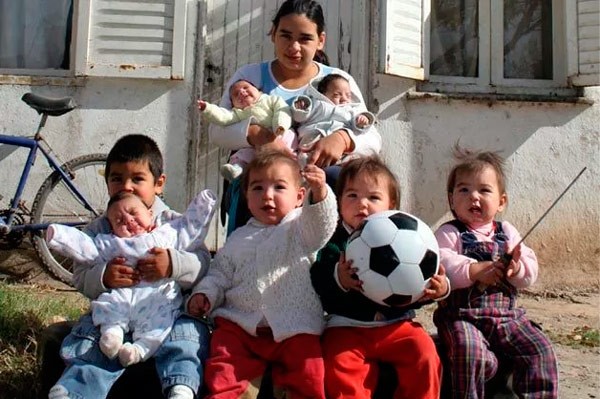 Pamela tem seis meninas e um menino (Foto: Divulgação)