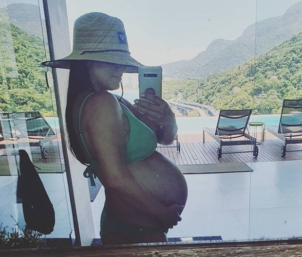 Patrícia Cardoso, mulher de Marcelo Adnet, mostra barrigão na reta final da gravidez (Foto: Reprodução/Instagram)