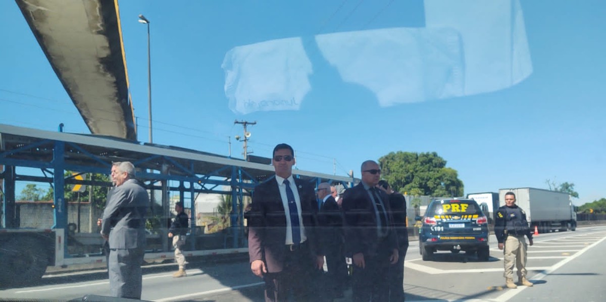 Mulher é detida depois de xingar presidente Jair Bolsonaro em Resende