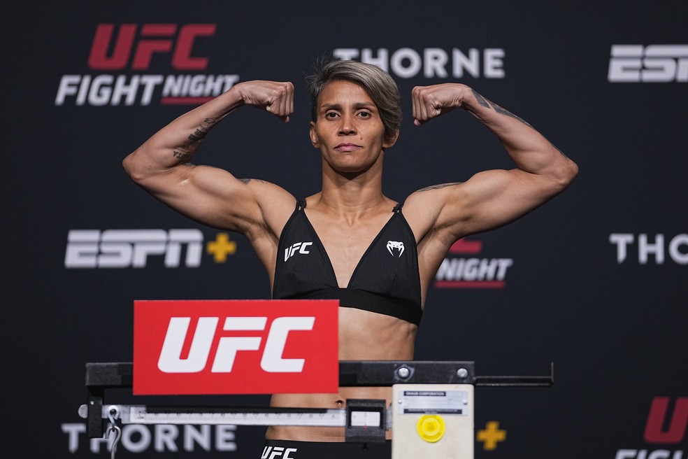 Amanda Lemos bate 52,4kg no peso-palha — Foto: Jeff Bottari/Zuffa LLC