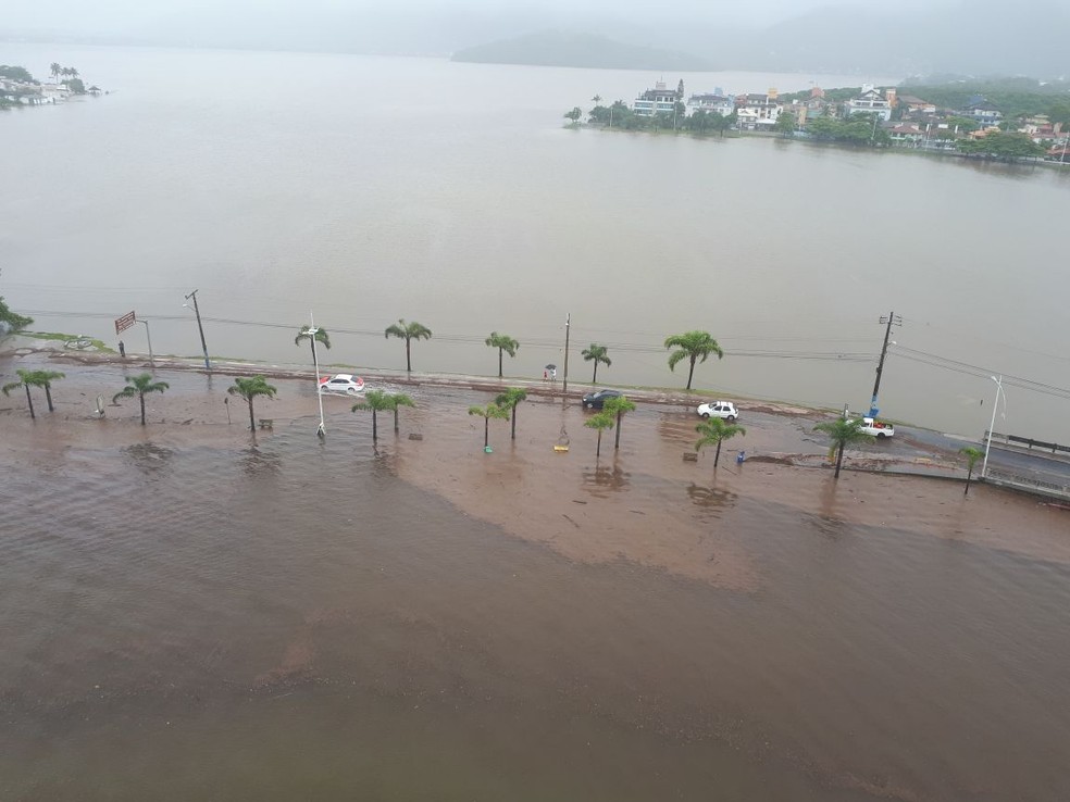 Lagoa da Conceição também foi afetada pelas chuvas na capital. (Foto: Eveline Poncio/NSC TV)