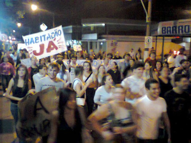 Cerquilho manifestação (Foto: Carlos Alberto Soares / TV TEM)