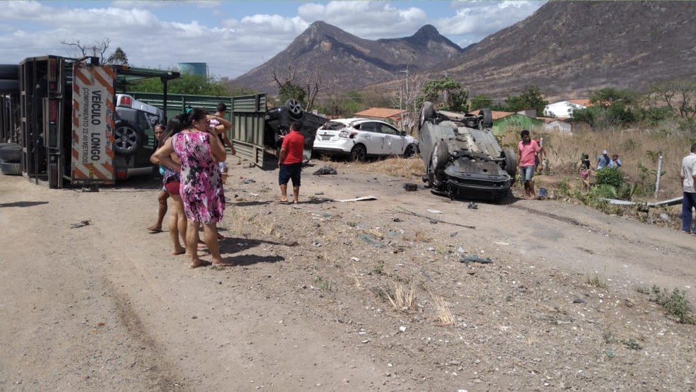 Acidente de veículos em Itapajé deixa dois feridos, e prefeita interrompe solenidade de posse para atender os pacientes — Foto: Arquivo pessoal