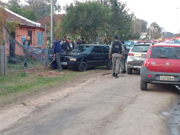 Polícia fez cerco em casa para prender homem (Foto: Aline Kaczynski, divulgação/Grupo Sobral)