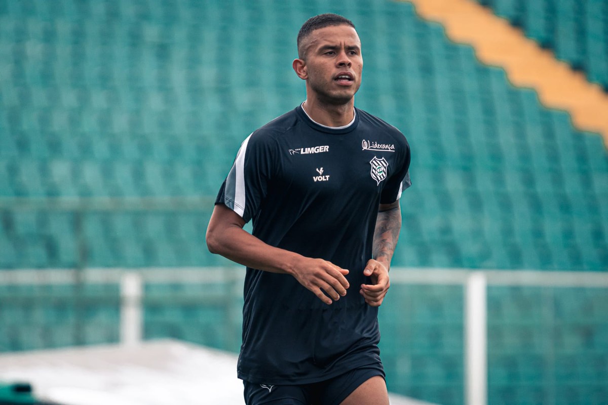 Marlyson treina no Figueirense após fugir da guerra na Ucrânia ...