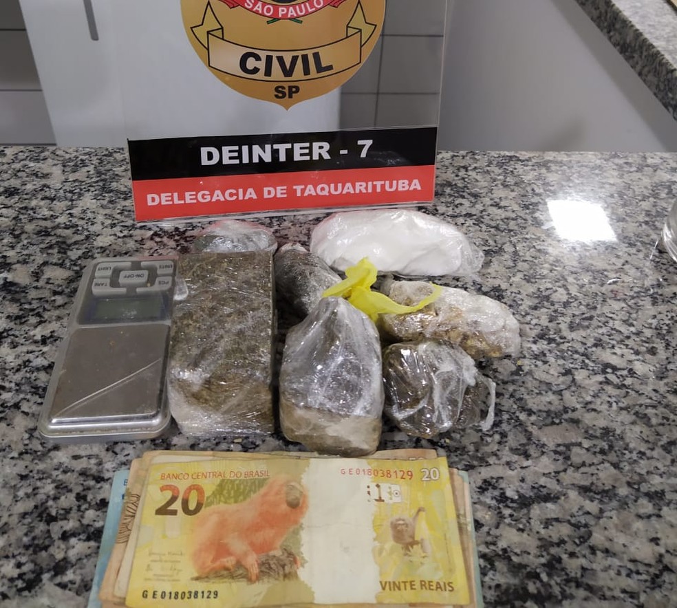 Grupo é detido suspeito de tráfico de drogas em Taquarituba  — Foto: Polícia Civil/Divulgação