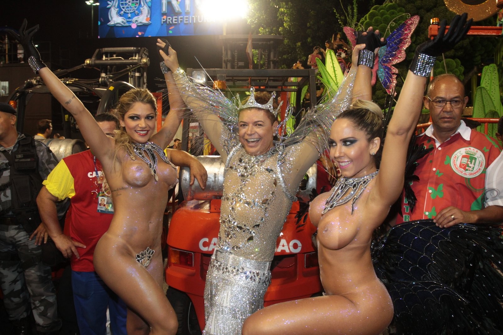 порно на бразильском карнавале фото 114