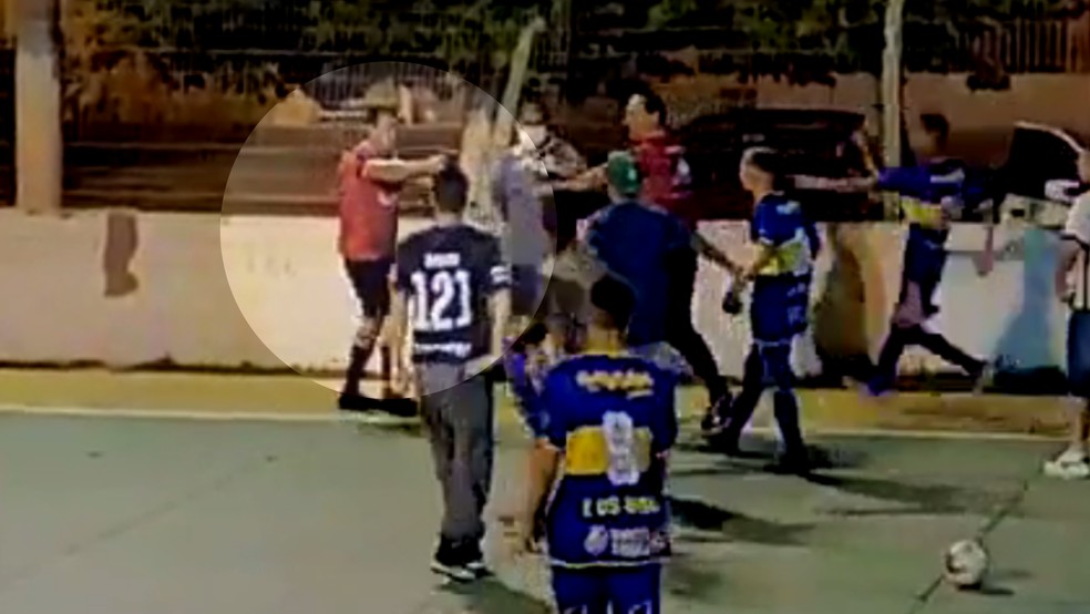 Árbitro sacou arma e apontou para jogadores em Rio Grande — Foto: Reprodução/Rádio Tamandaré On-line