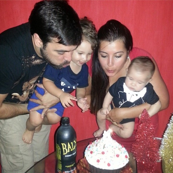 Priscila Pires e a família (Foto: Reproducão/Instagram)
