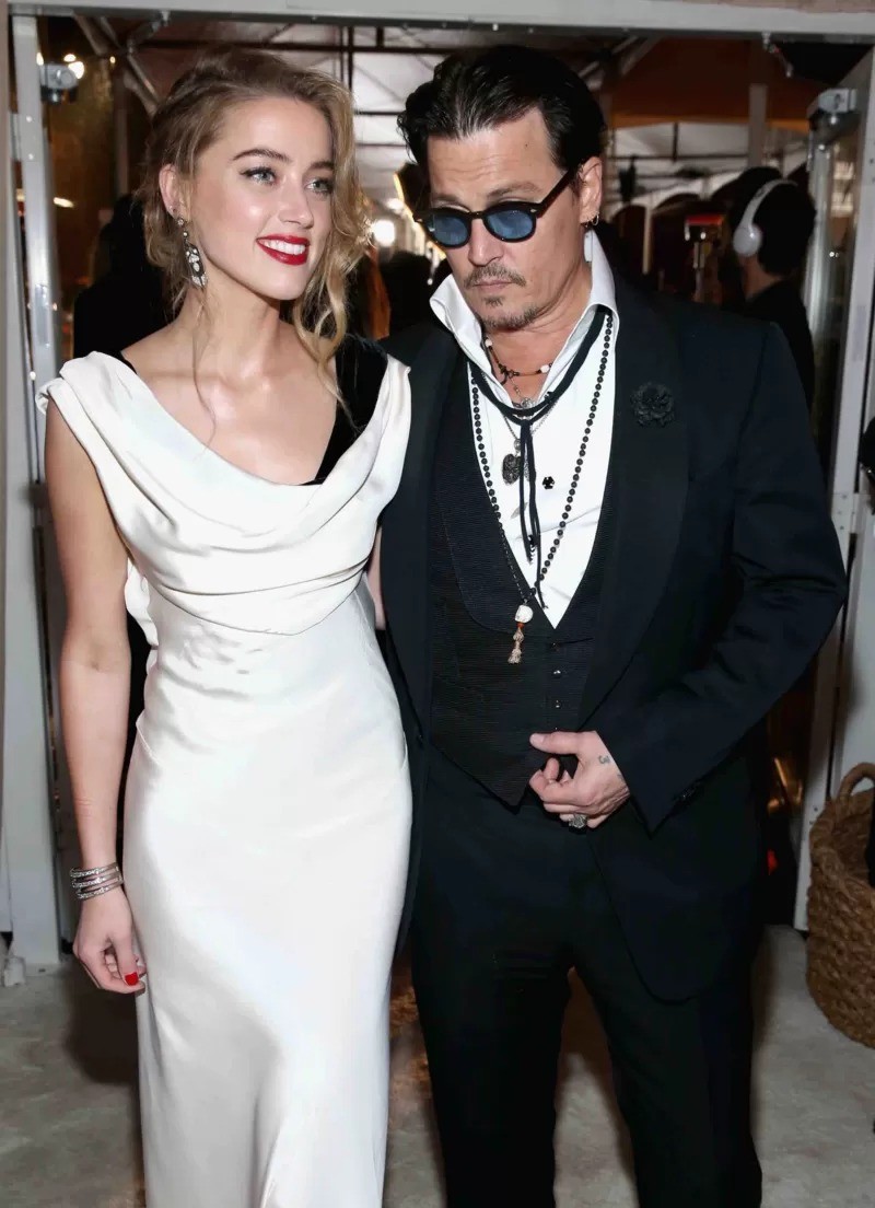 Amber Heard e Johnny Depp em Los Angeles em 2015 (Foto: GETTY IMAGES via BBC)