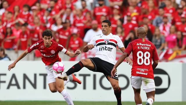 Diego Souza, do São Paulo, e Rodrigo Dourado, do Inter