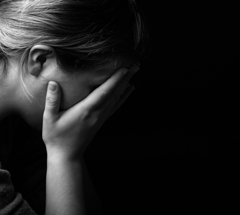 Depressão pós-parto_mulher triste (Foto: Shutterstock)